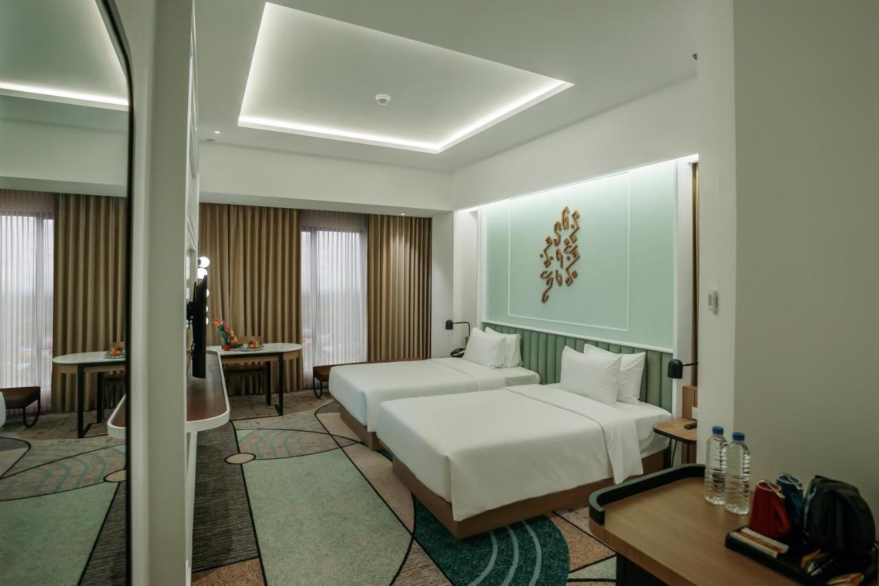 Luwansa Hotel And Convention Center Manado Exteriör bild