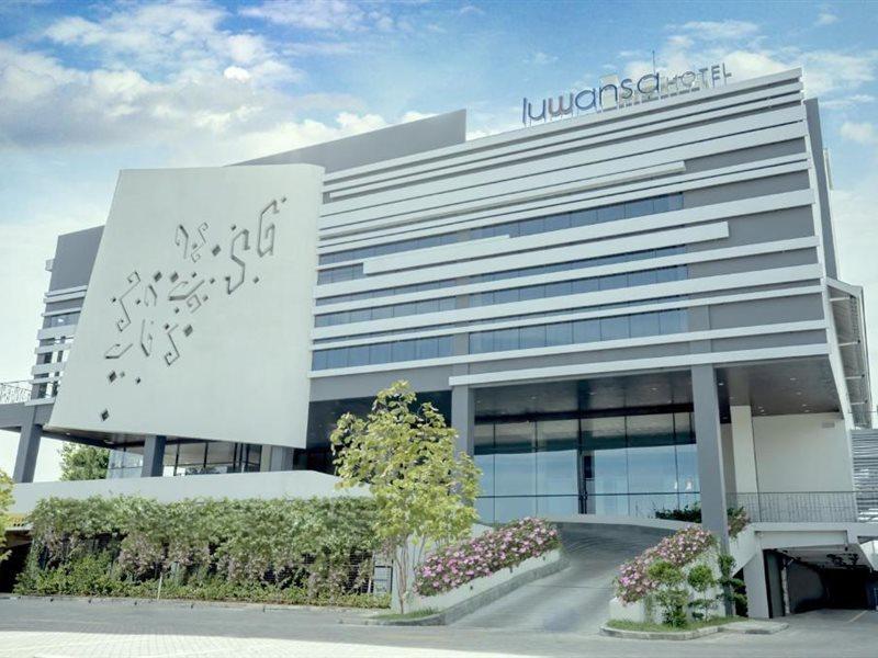 Luwansa Hotel And Convention Center Manado Exteriör bild